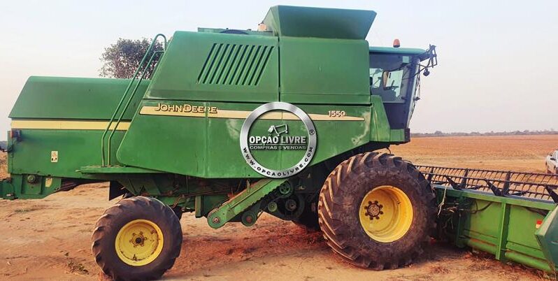 COLHEITADEDEIRA JOHN DEERE 1550 ANO 2004