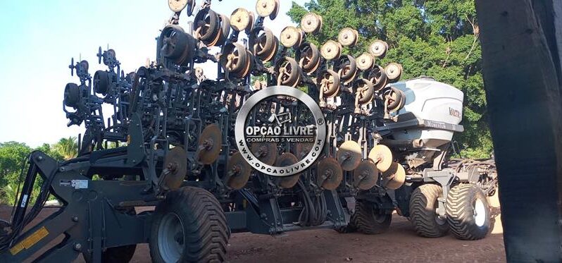 ALUGA-SE CONJUNTO TRATOR E PLANTADEIRA