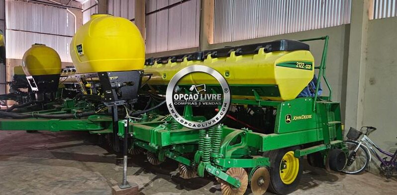 ALUGA-SE CONJUNTO TRATOR E PLANTADEIRA