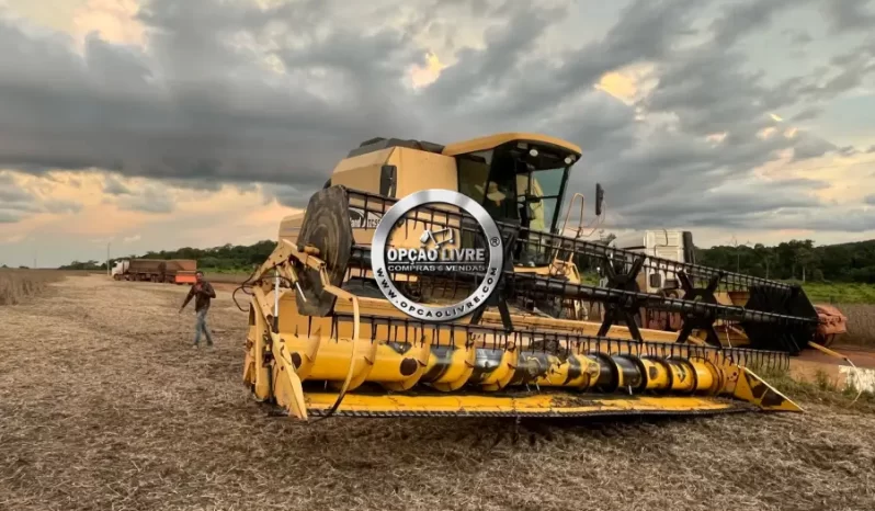 COLHEITADEIRA NEW HOLLAND TC59 23 PÉS ANO 2004