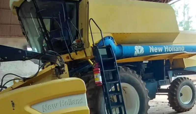 COLHEITADEIRA NEW HOLLAND TC5090 25 PES ANO 2011
